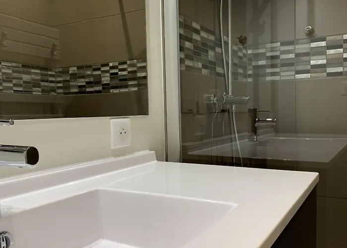 Le Buffeterie, Centre Ville, Lr148 *